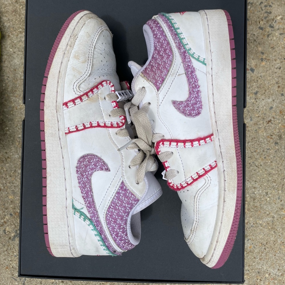 Jordan  Woman’s Size 6Y